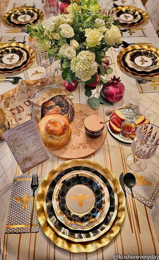 Honeybee Wavy Paper Dinner Plate