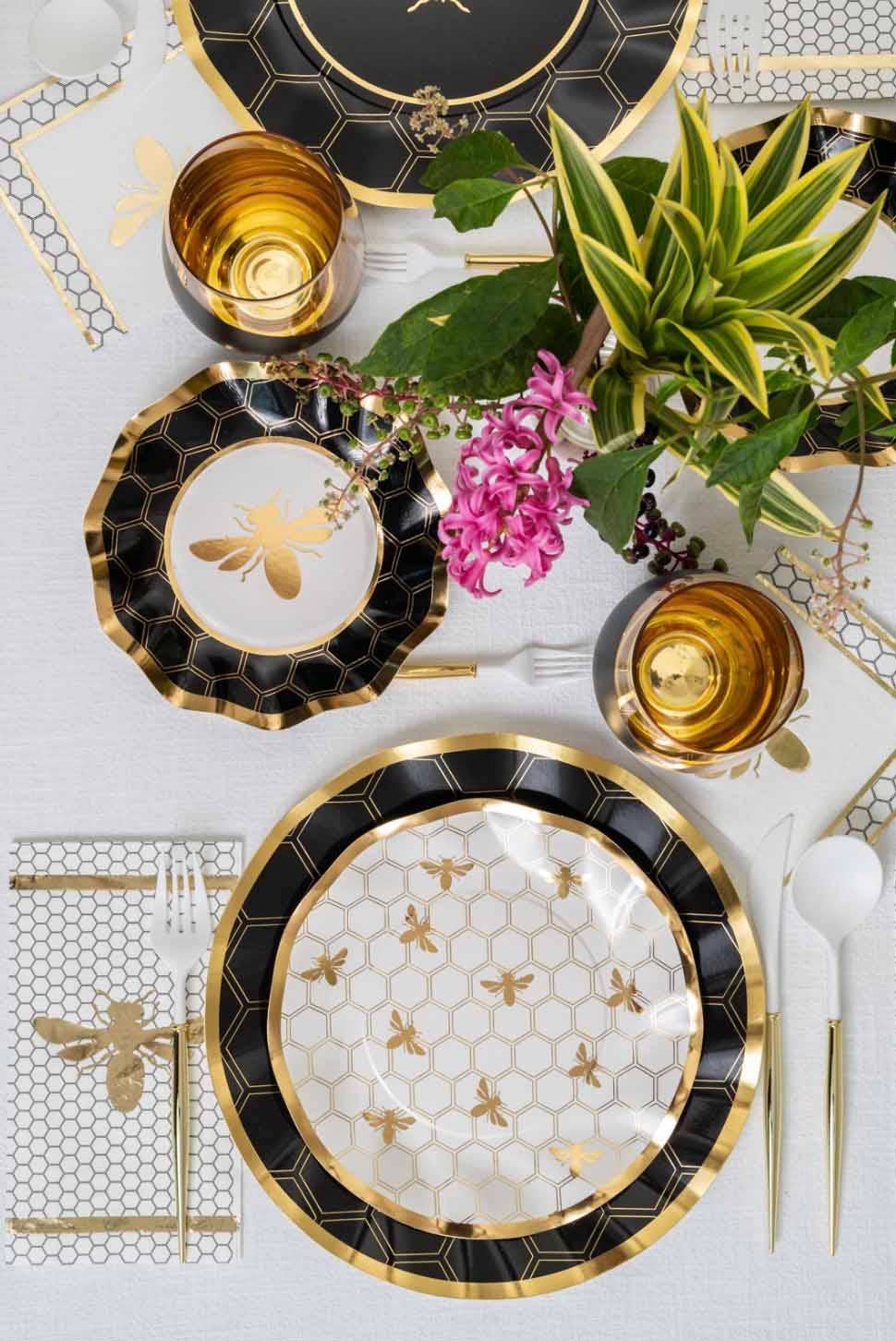 Honeybee Wavy Paper Salad Plate