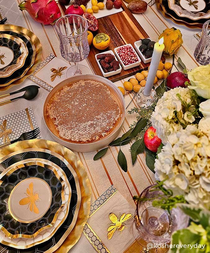 Honeybee Wavy Paper Dinner Plate